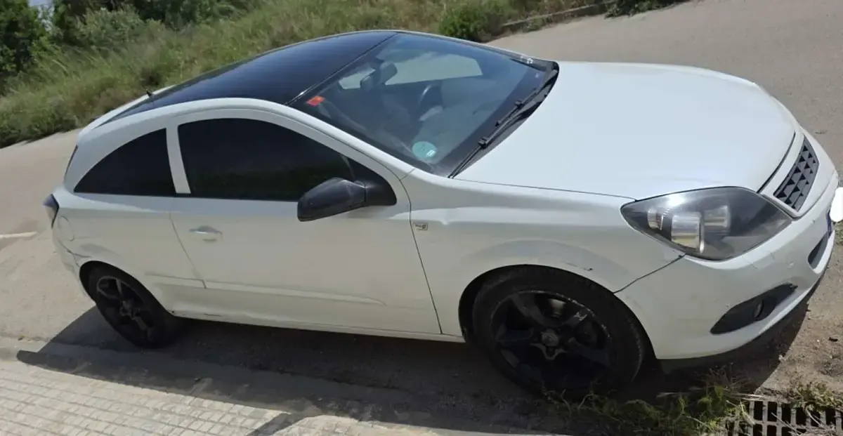 Usado Opel Astra GTC Enjoy 105 CV (77 kW) 2006 Blanco Utilitario