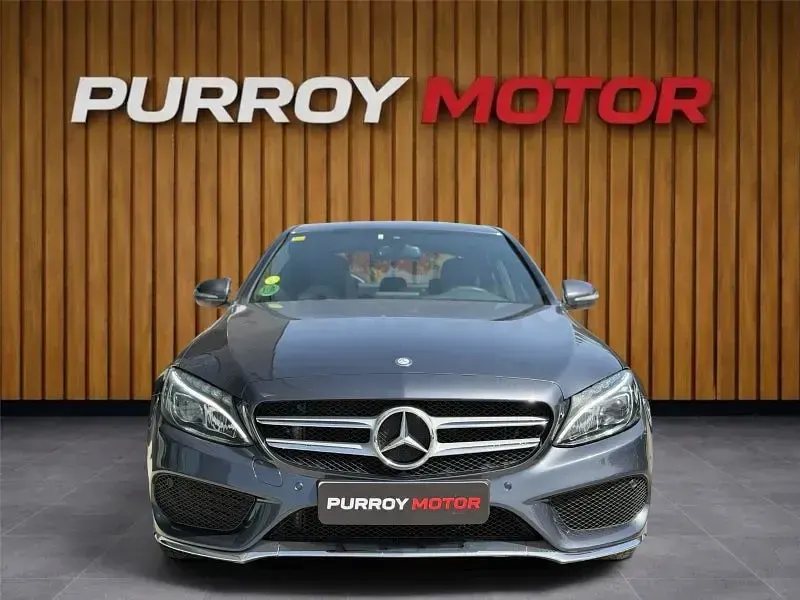 Usado Mercedes C220 AMG line 170 CV (125 kW) 2015 Gris / plata Berlina