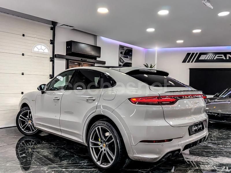 Usado Porsche Cayenne 462 CV (339 kW) 2020 Gris / plata SUV