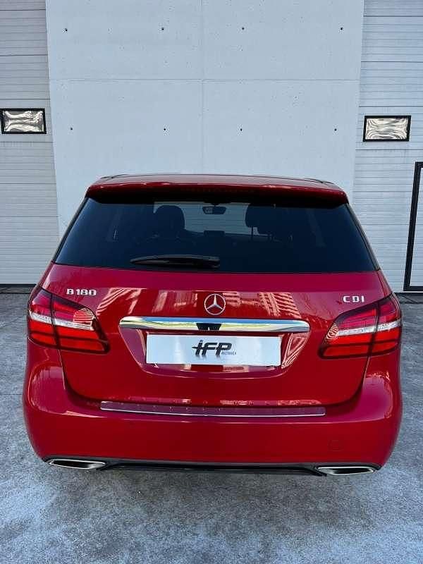 Occasion Mercedes B180 109 PK (80 kW) 2015 Rood MPV
