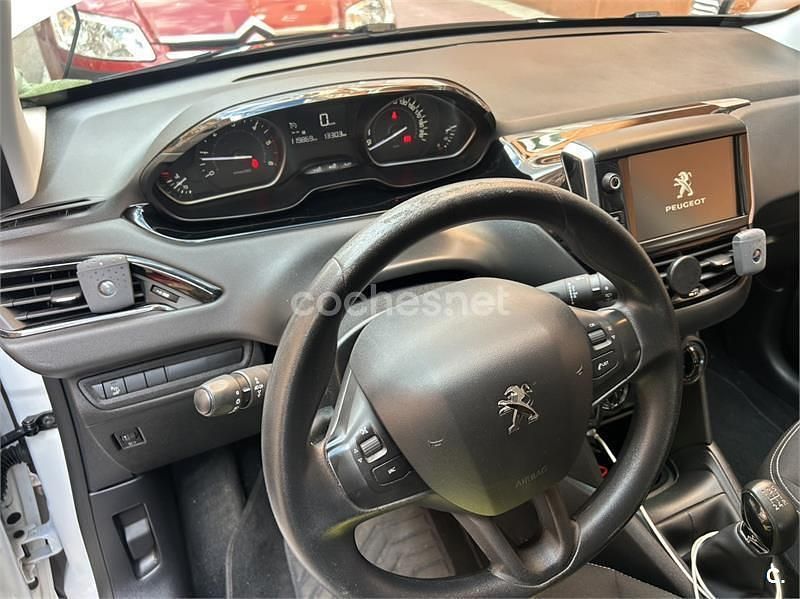 Usado Peugeot 208 Style 100 CV (73 kW) 2017 Blanco Utilitario