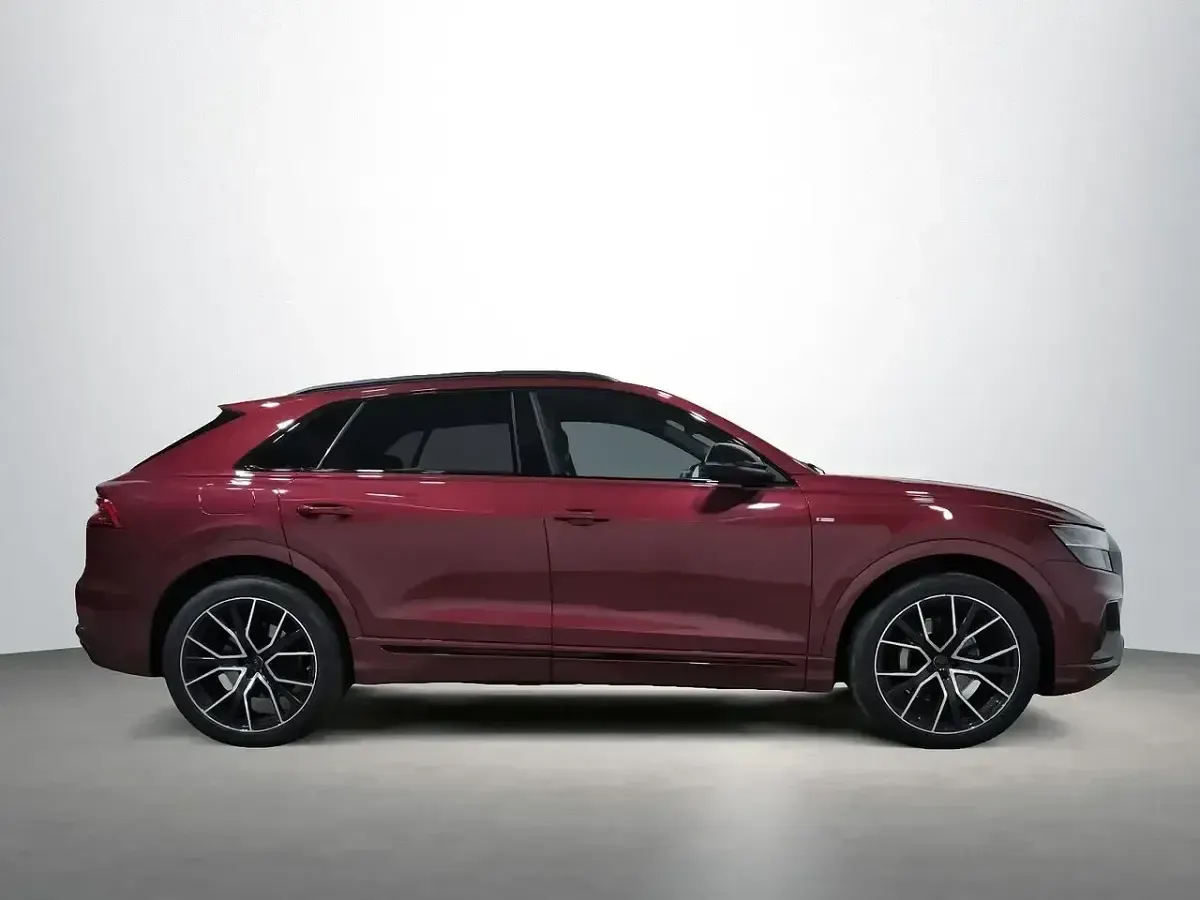 Usado Audi Q8 Black Edition 234 CV (172 kW) 2020 Rojo SUV