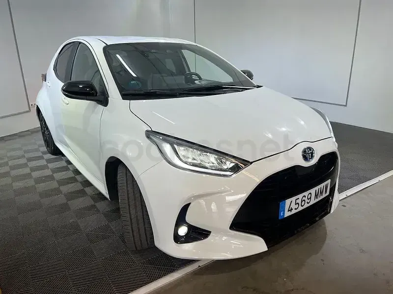 Usado Toyota Yaris Hybrid Active 116 CV (85 kW) 2024 Blanco Berlina
