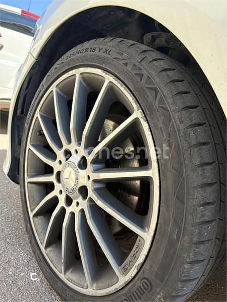 Usado Mercedes A180 AMG line 109 CV (80 kW) 2015 Blanco Berlina