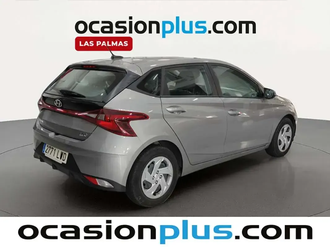 Usado Hyundai i20 84 CV (61 kW) 2022 Gris Utilitario