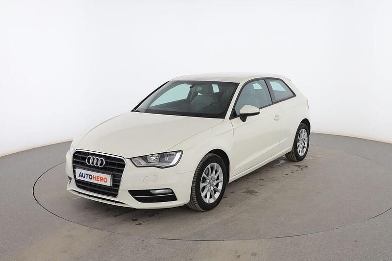 Blanco Usado 2013 Audi A3 Attraction Utilitario | 10.999 € (Precio justo) - Imagen 1/4