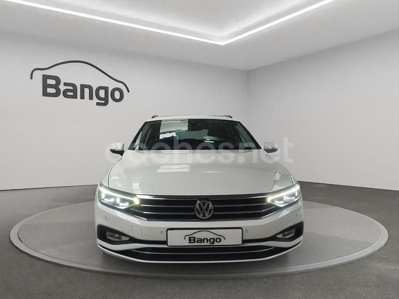 Usado VW Passat Executive 150 CV (110 kW) 2022 Blanco Familiar