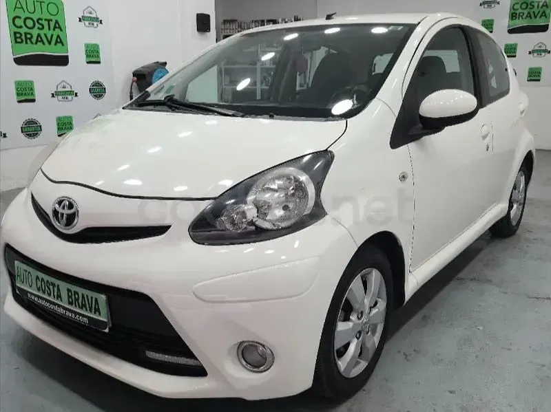 Usado Toyota Aygo Live 68 CV (50 kW) 2013 Blanco Utilitario