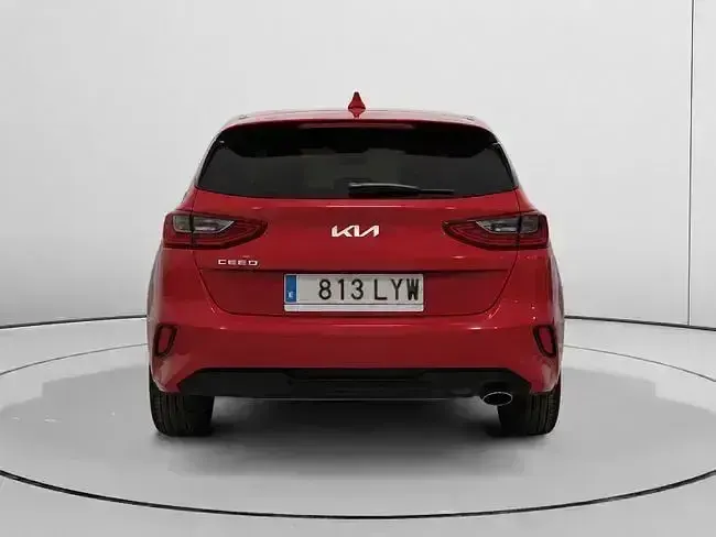 Usado Kia Ceed 100 CV (73 kW) 2022 Rojo Utilitario