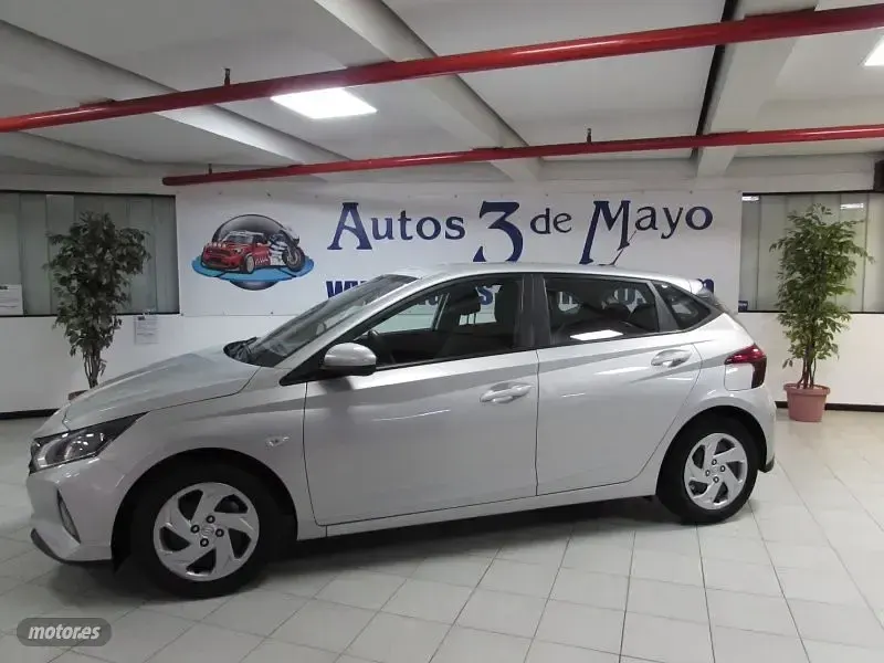 Usado Hyundai i20 85 CV (62 kW) 2021 Gris claro Utilitario