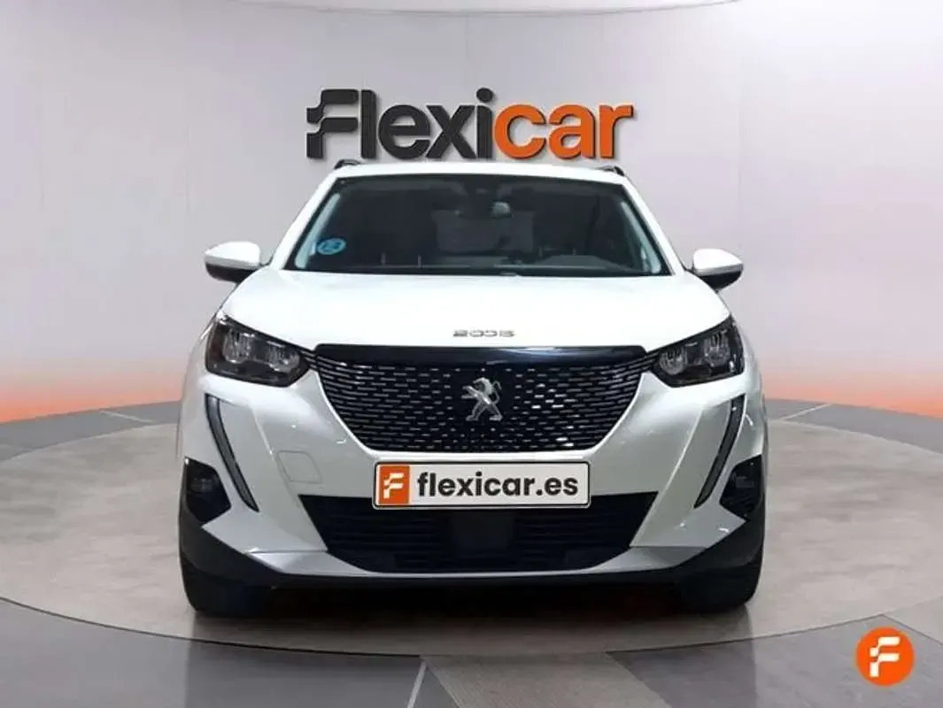 Usado Peugeot 2008 Active 110 CV (80 kW) 2021 Blanco SUV