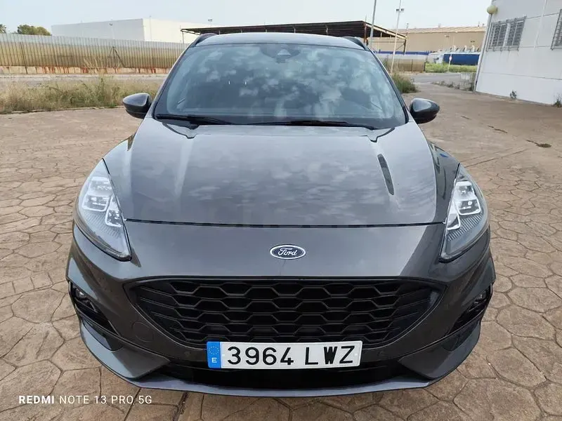 Usado Ford Kuga ST-Line X 190 CV (139 kW) 2022 Gris / plata SUV