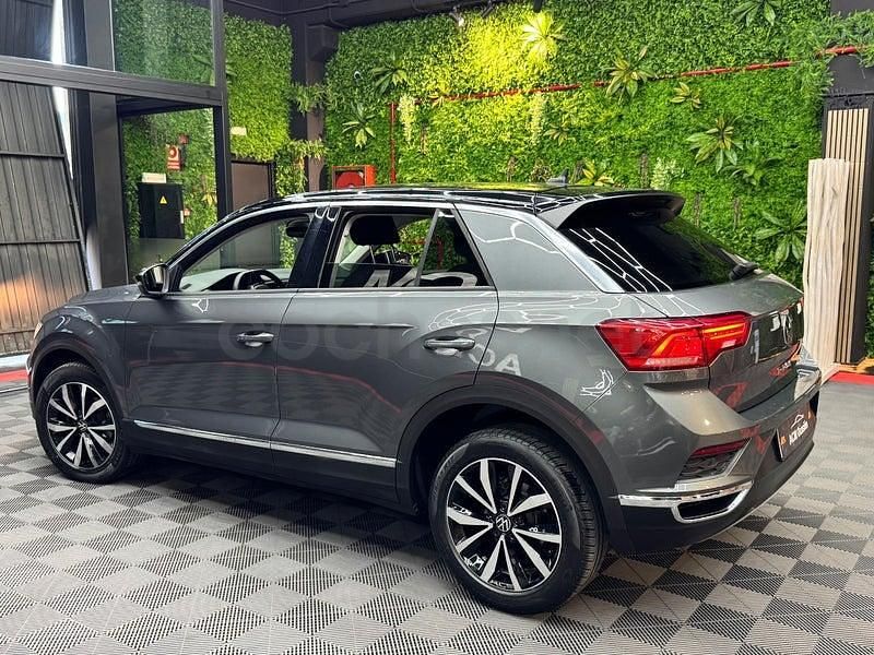 Usado VW T-Roc Advance 150 CV (110 kW) 2022 Gris / plata SUV