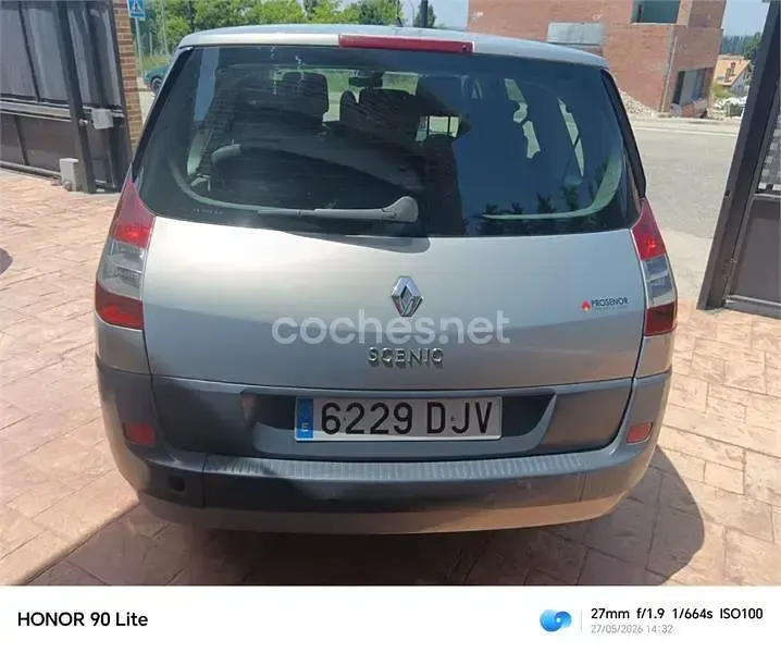 Usado Renault Scenic E-Tech Dynamique 120 CV (88 kW) 2005 Gris / plata Monovolumen