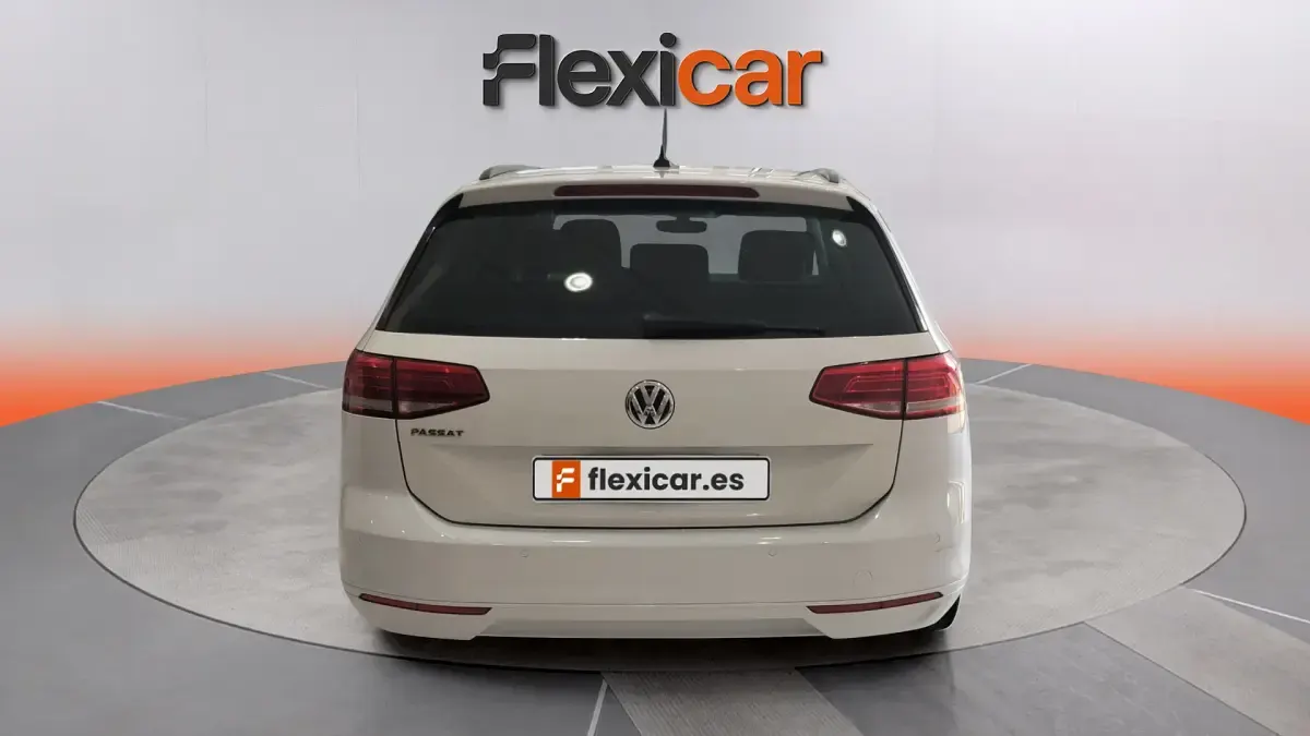 Usado VW Passat Advance 150 CV (110 kW) 2019 Blanco Familiar