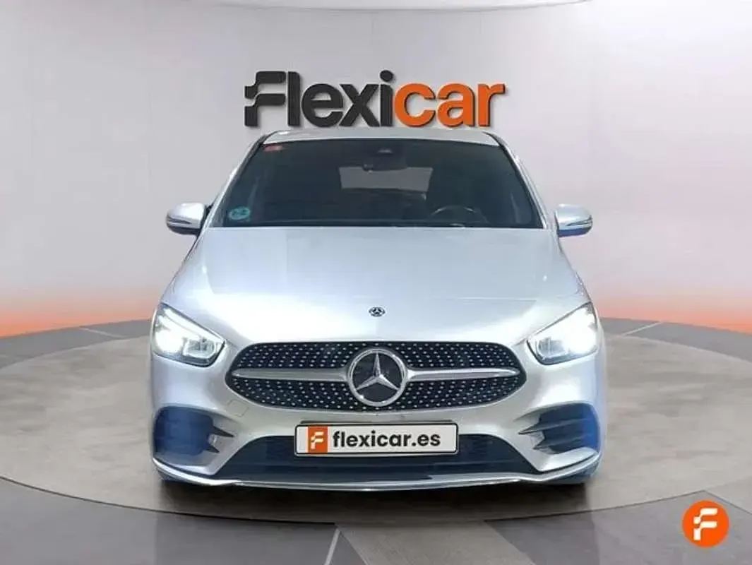 Usado Mercedes B180 116 CV (85 kW) 2019 Gris Utilitario