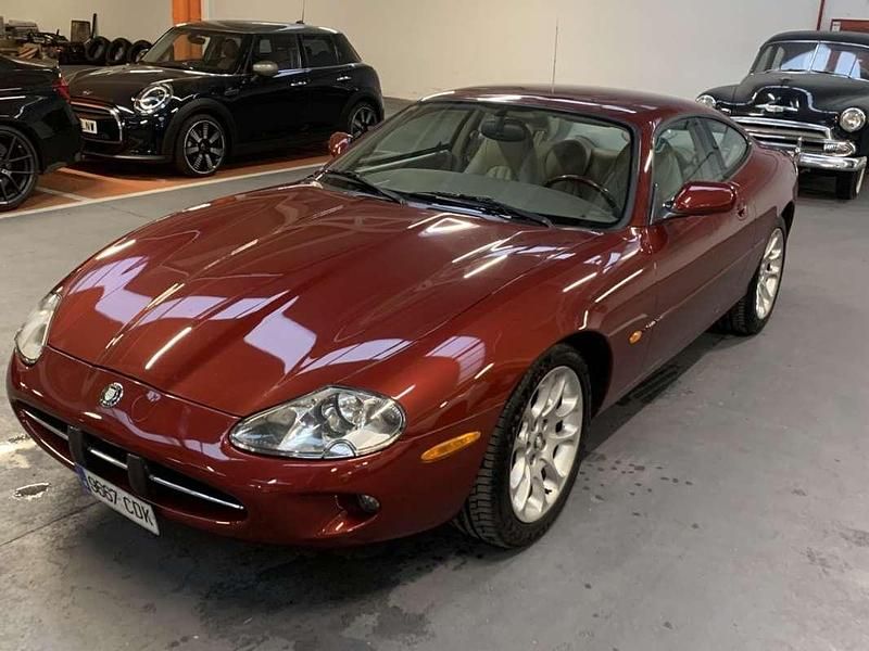 Burdeos Usado 1997 Jaguar XK8 Coupe | 12.800 € - Imagen 1/4