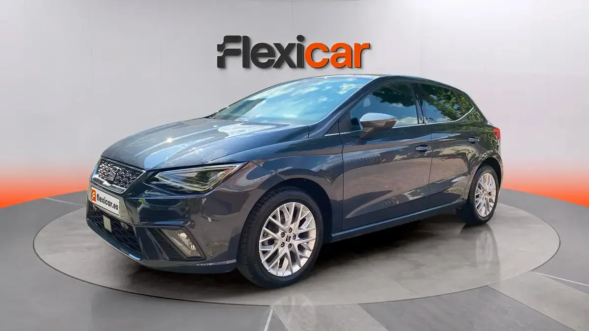 Usado Seat Ibiza XCELLENCE 116 CV (85 kW) 2025 Gris Utilitario