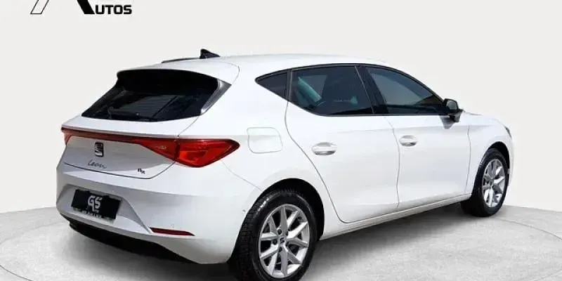 Usado Seat Leon Style 110 CV (80 kW) 2022 Blanco