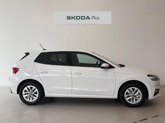 Usado Skoda Fabia Selection 95 CV (69 kW) 2024 Blanco Utilitario