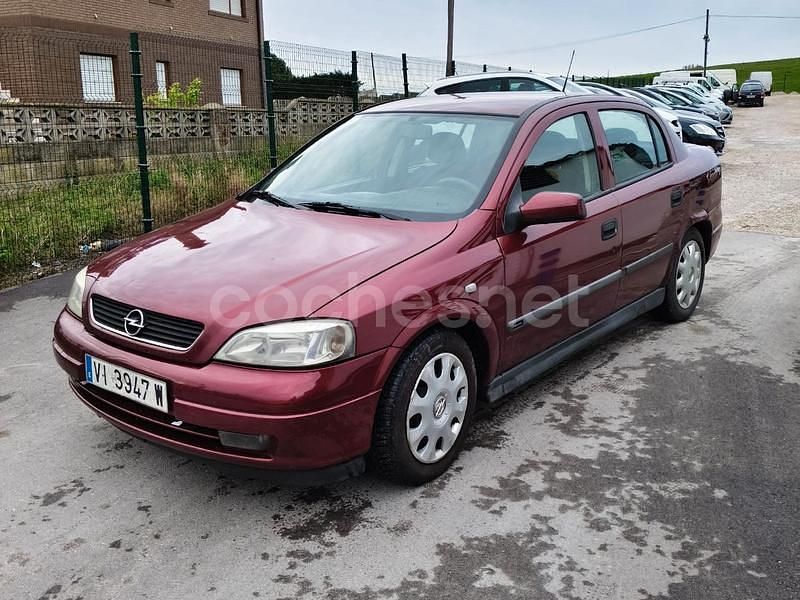 Granate Usado 1999 Opel Astra Club Berlina | 1999 € (Un poco caro) - Imagen 1/4