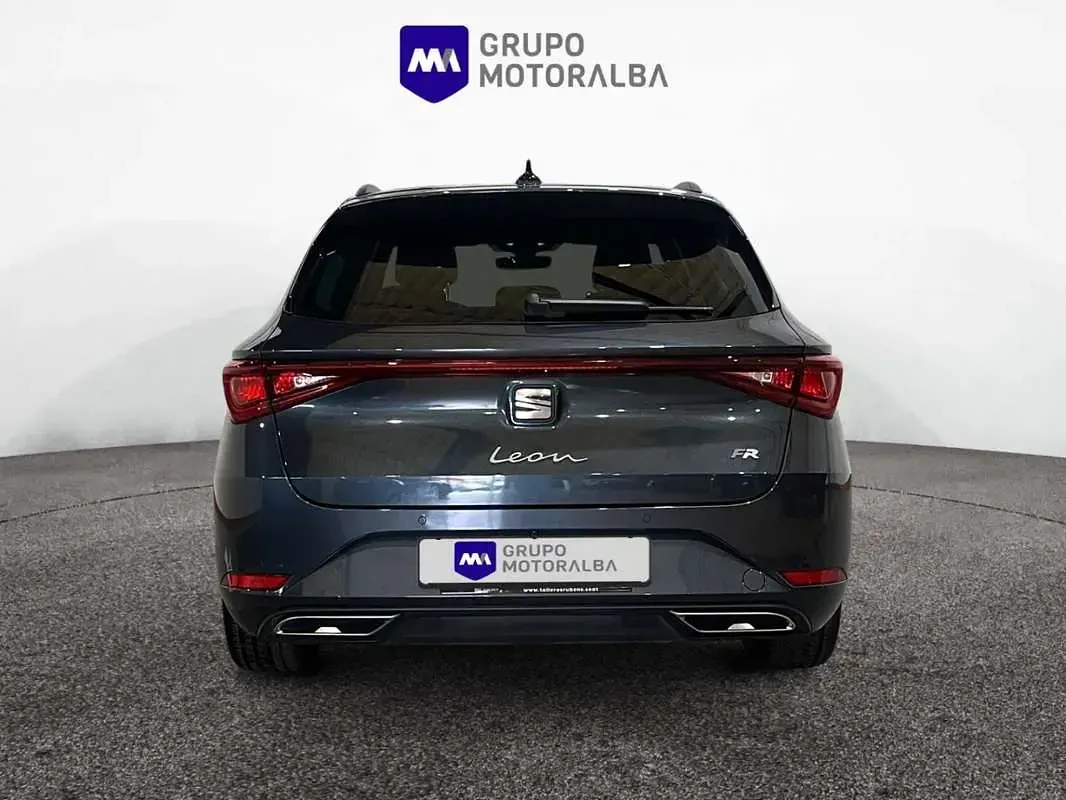 Usado Seat Leon FR 150 CV (110 kW) 2023 Gris Familiar