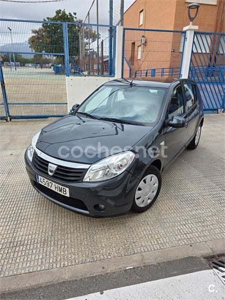 Gris / plata Usado 2012 Dacia Sandero Lauréate Berlina | 6000 € (Precio justo) - Imagen 1/4