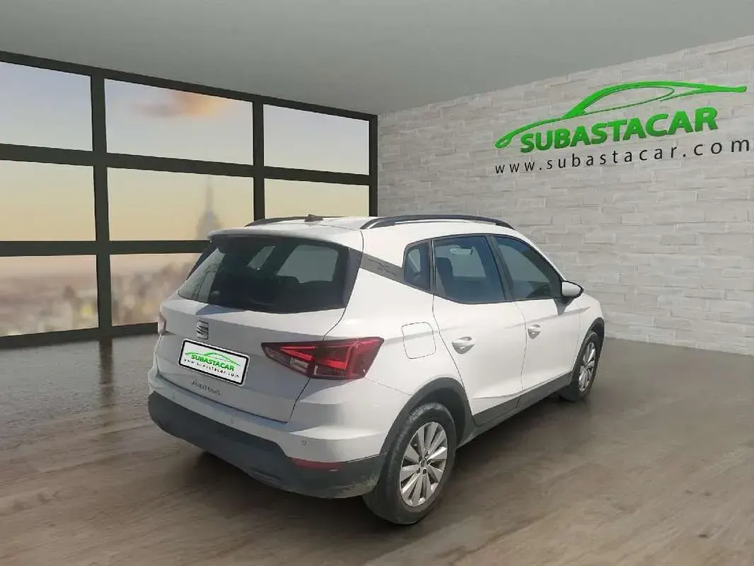 Usado Seat Arona 110 CV (80 kW) 2023 Blanco SUV