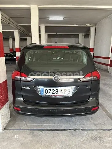 Usado Opel Zafira Tourer Expression 110 CV (80 kW) 2014 Negro Monovolumen