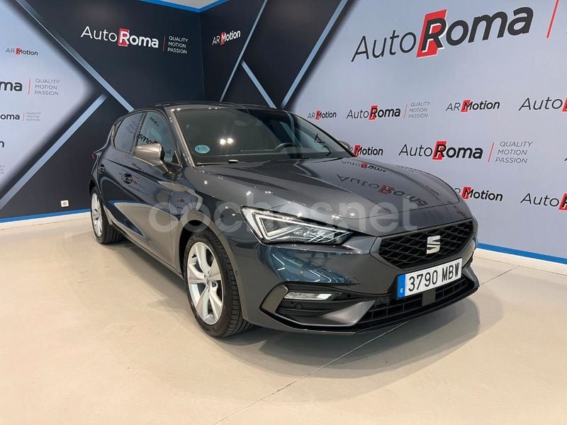 Gris / plata Usado 2023 Seat Leon FR Berlina | 21.450 € (Precio justo) - Imagen 1/4