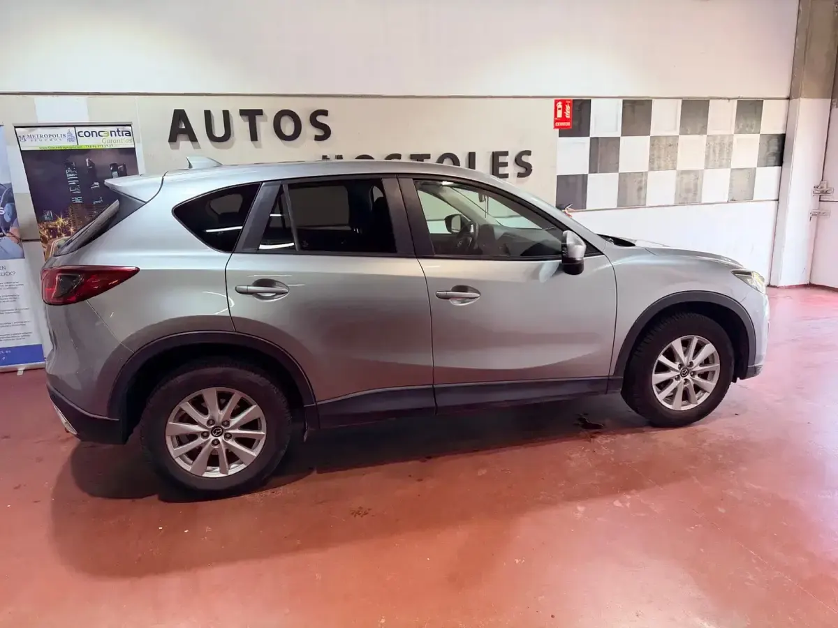 Usado Mazda CX-5 Luxury 150 CV (110 kW) 2015 Gris / plata SUV
