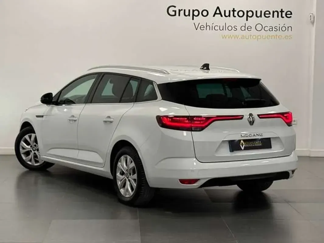 Usado Renault Mégane II Intens 116 CV (85 kW) 2022 Blanco Berlina