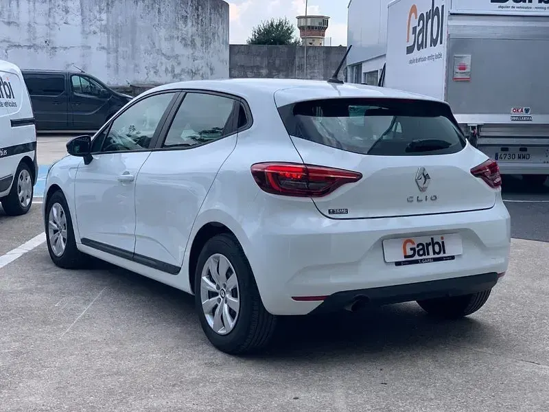 Usado Renault Clio V Business 100 CV (73 kW) 2021 Blanco Berlina