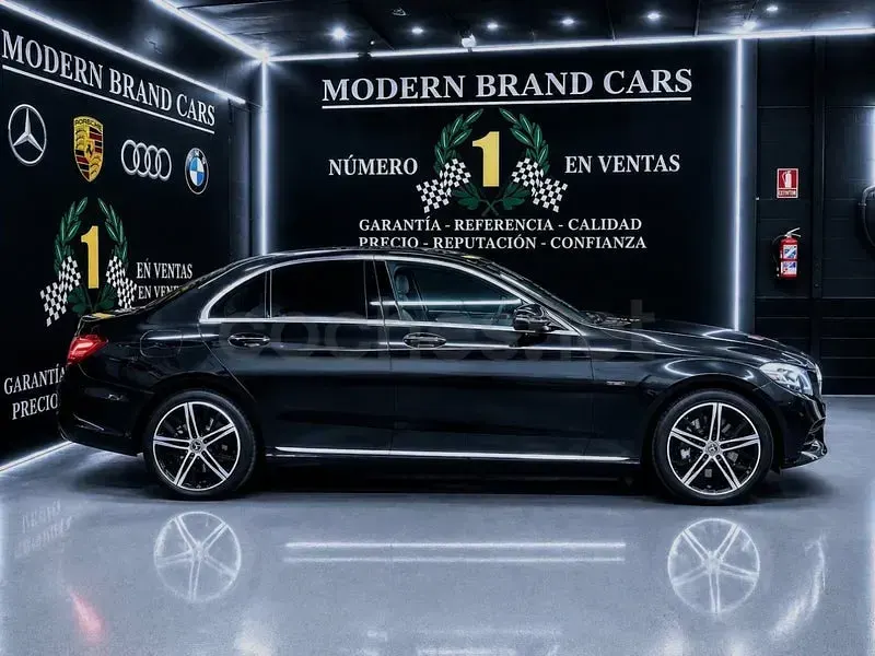 Usado Mercedes C300e 306 CV (225 kW) 2021 Gris / plata Berlina