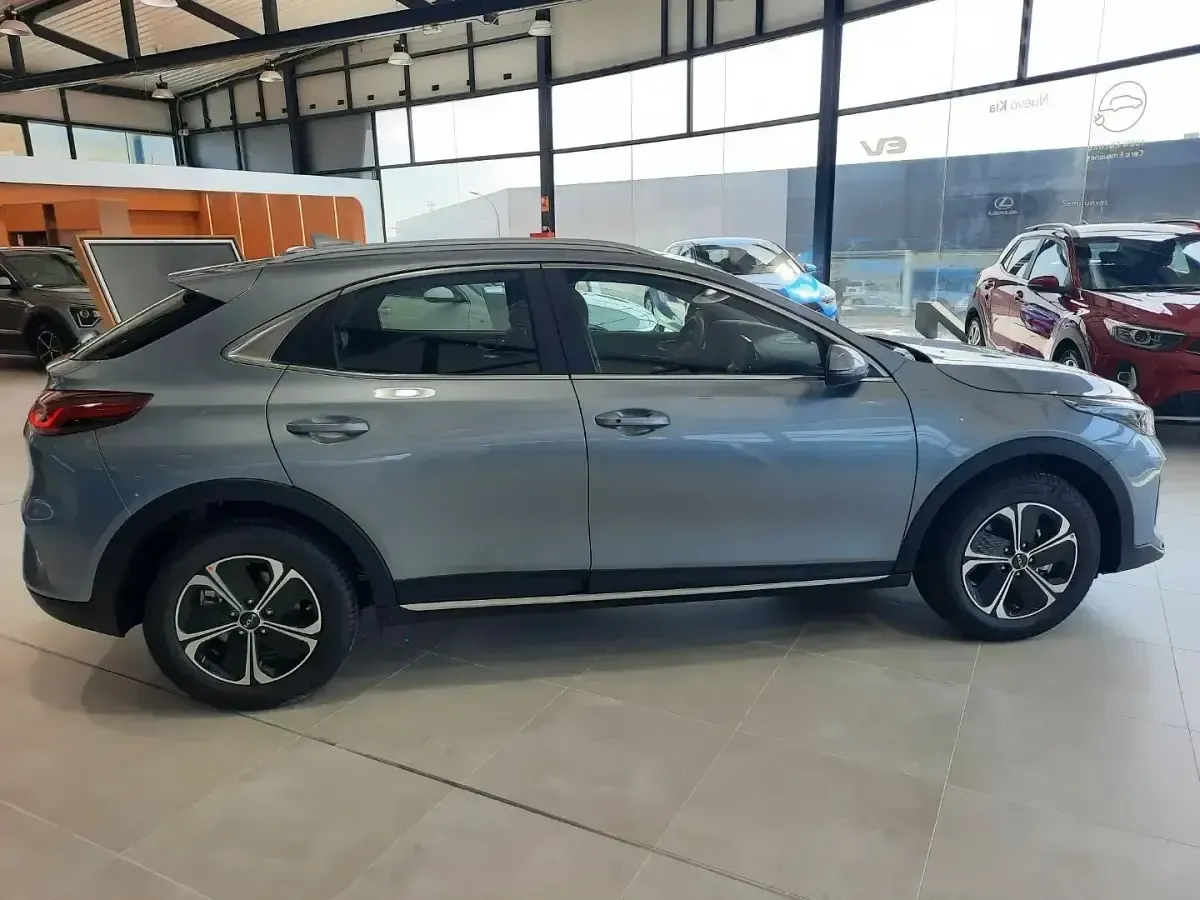Usado Kia XCeed 141 CV (103 kW) 2024 Gris SUV