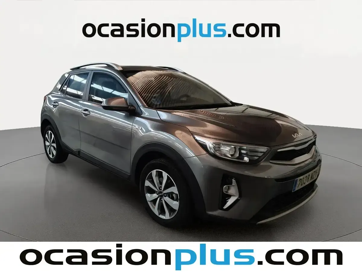 Usado Kia Stonic 100 CV (73 kW) 2025 Gris SUV