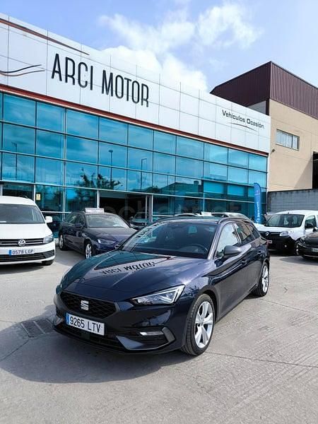 Usado Seat Leon FR 150 CV (110 kW) 2021 Gris / plata Familiar