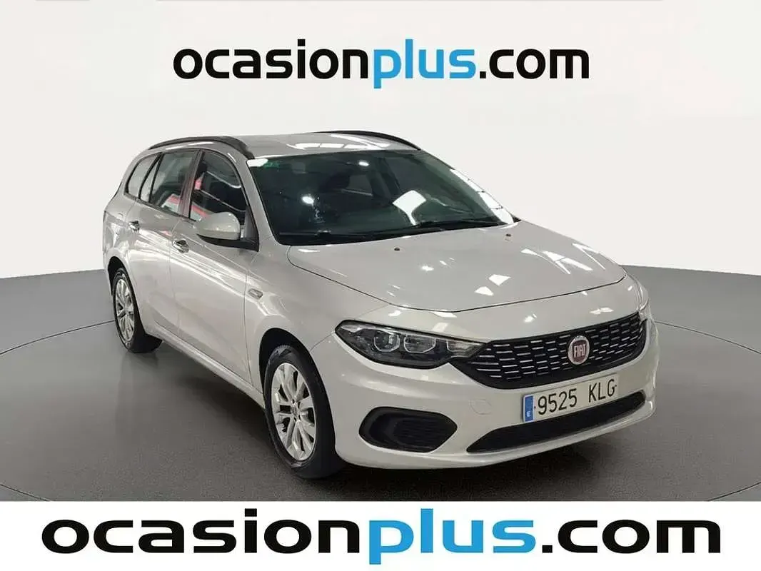 Usado Fiat Tipo Easy 120 CV (88 kW) 2018 Gris Familiar