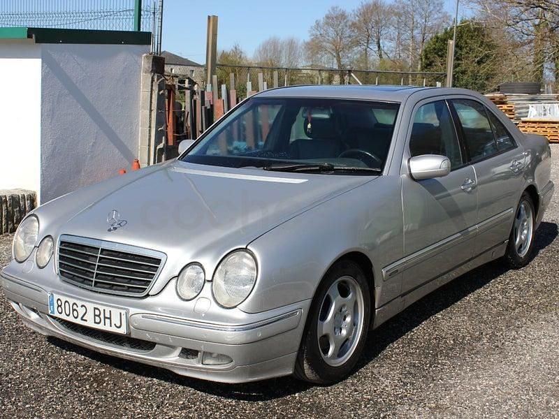 Usado Mercedes E320 Avantgarde 197 CV (144 kW) 2001 Gris / plata Berlina