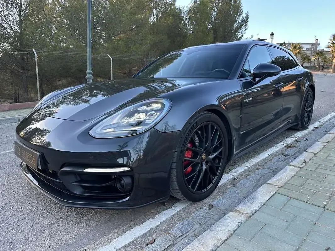 Usado Porsche Panamera 4S E-Hybrid Sport Turismo Sport Turismo 560 CV (411 kW) 2021 Gris / plata Familiar