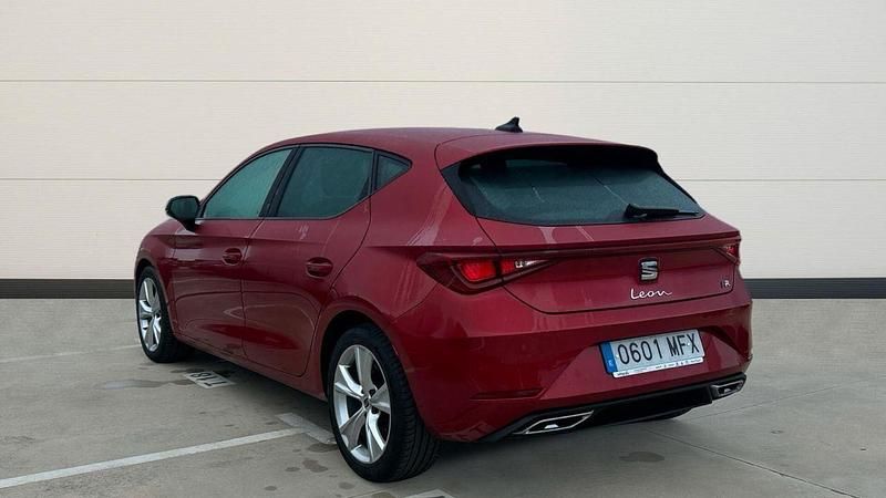 Usado Seat Leon FR 130 CV (95 kW) 2023 Rojo Berlina