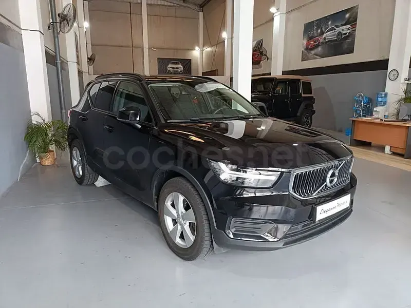 Usado Volvo XC40 Momentum 129 CV (94 kW) 2021 Negro SUV