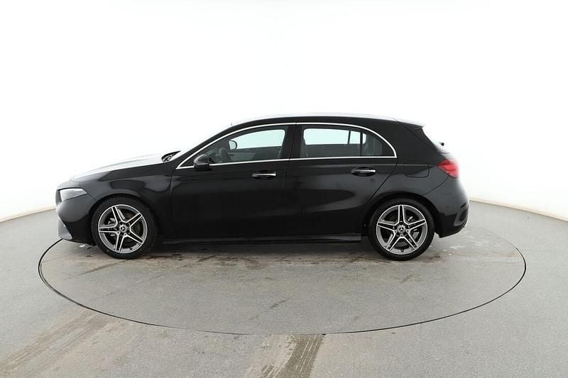 Usado Mercedes A180 AMG line 150 CV (110 kW) 2025 Negro Berlina