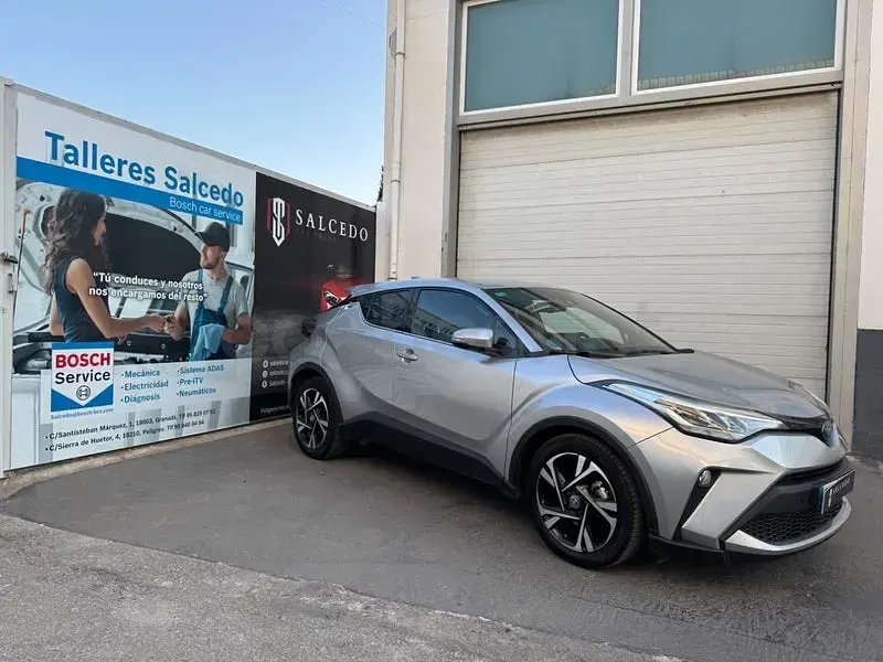 Usado Toyota C-HR Advance 122 CV (89 kW) 2022 Gris / plata SUV