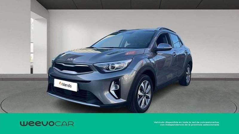 Usado Kia Stonic 84 HP (61 kW) 2023 Cinzento SUV