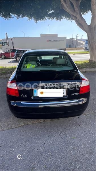Usado Audi A4 130 HP (95 kW) 2004 Preto Sedan