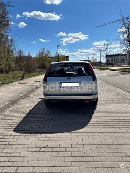 Usado Ford Focus Trend 109 CV (80 kW) 2005 Gris / plata Familiar