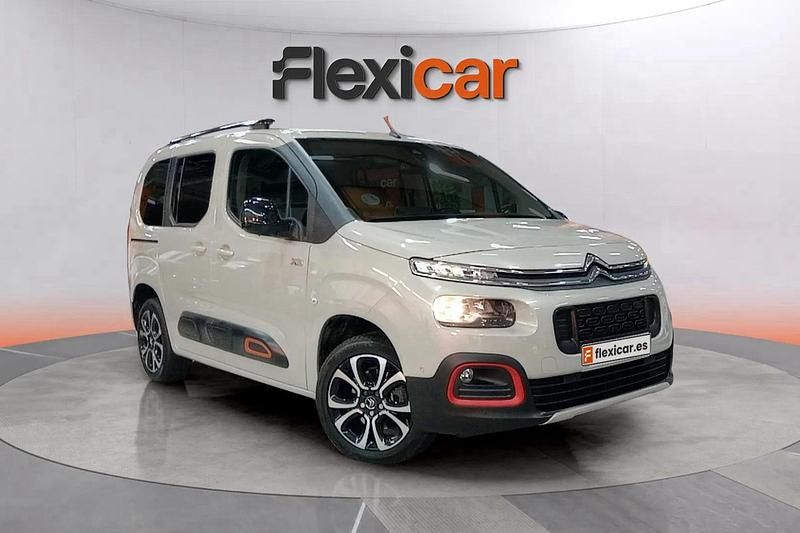 Usado Citroën Berlingo Feel 131 CV (96 kW) 2020 Violeta Monovolumen