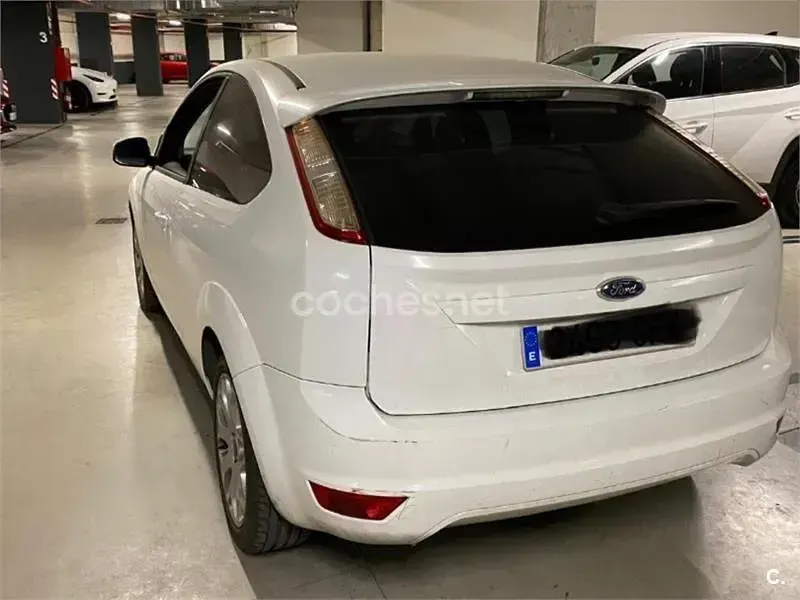 Usado Ford Focus Trend 115 CV (84 kW) 2008 Blanco Berlina
