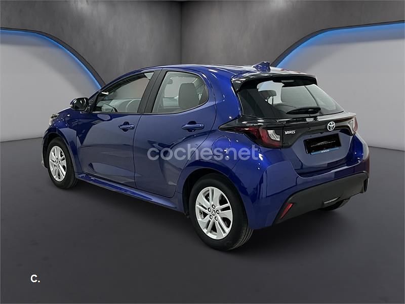 Usado Toyota Yaris Hybrid Active 116 CV (85 kW) 2022 Azul Berlina